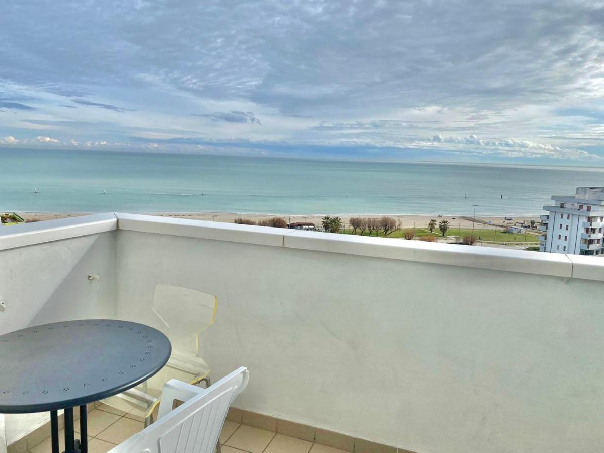 Punto Di Osservazione Lido di Fermo Bagian luar foto