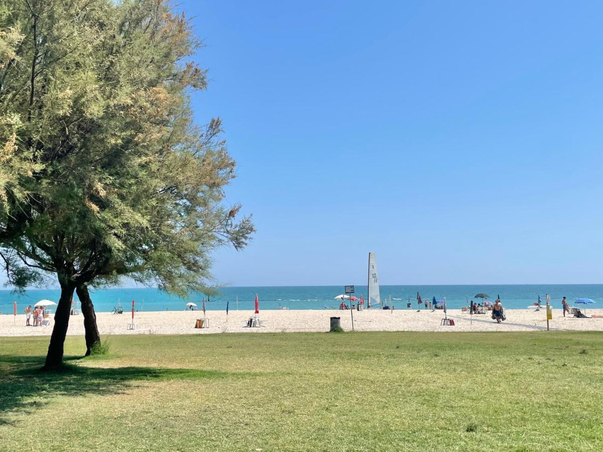Punto Di Osservazione Lido di Fermo Bagian luar foto